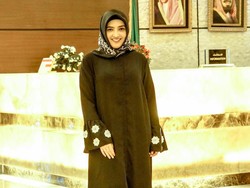 Foto: Cantik, Aurel Hingga Nagita Slavina Berhijab Saat Umrah di 2017