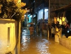 Kali Ciliwung Meluap, Cipinang Melayu Tergenang 30 Cm