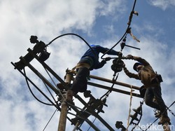 Jelang Ramadan, Dua Desa di Riau dan Kepri Tersambung Listrik