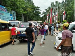 Polisi Buru Sopir Angkot Penabrak Ojek Online yang Viral di Medsos