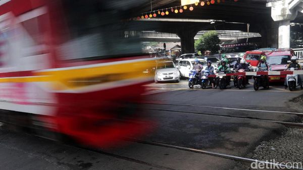 Perlintasan KA TB Simatupang yang Akan Ditutup