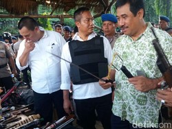 Lihat Polisi Sweeping di Manggarai, 7 Orang Nyemplung ke Ciliwung