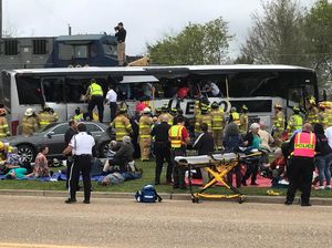Bus Angkut Petani Terbalik Seusai Tabrak Pikap di Florida, 8 Orang Tewas