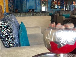 Rombongan Raja Salman Bersantai di Shisha Cafe Legian