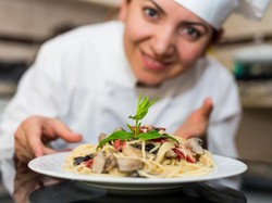 Tiru 10 Trik Jitu Chef Ini Agar Waktu Memasak di Dapur Lebih Efisien (2)