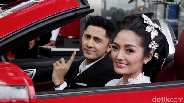 Seperti apa Kemesraan Siti Badriah dan Hengky Kurniawan?