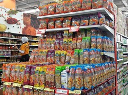 Beli Kerupuk Gratis Sambal di Transmart dan Carrefour