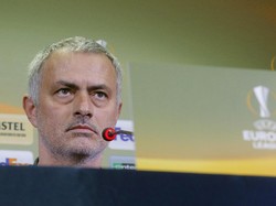 Mourinho Keluhkan Lapangan di Markas Rostov