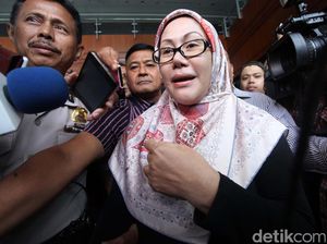 Pengacara Ungkap Ratu Atut Bakal Ziarah ke Makam Ortu Usai Bebas