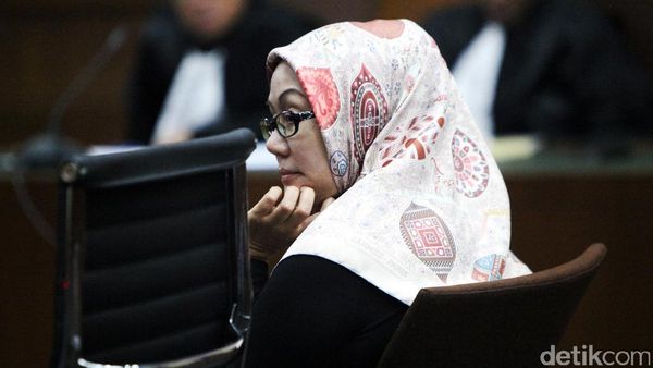 Ratu Atut Jalani Sidang Perdana Kasus Alkes