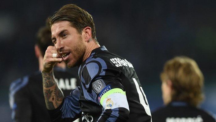 Rayakan Gol dengan Menelepon, Ramos Tiru Messi?