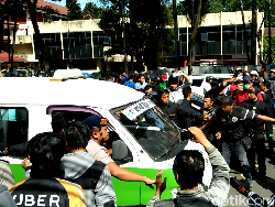 100 Brimob Disiagakan Pasca Aksi Demo Sopir Angkot di Tangerang