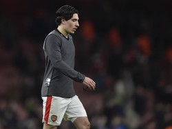Siapa yang Diam-diam Terus Dekati Bellerin?