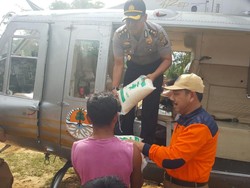 Desa di Riau Terisolasi karena Banjir, Bantuan Diantar Pakai Heli