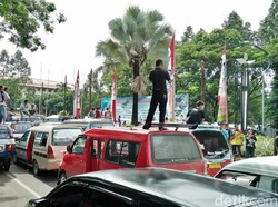 Sopir Angkot di Tangerang Demo Tolak Angkutan Online