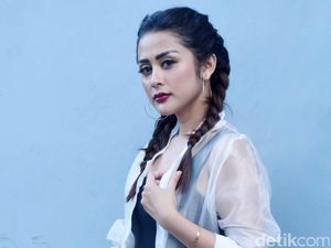 Selamat! Selvi Kitty Hari Ini Dilamar, Mulan Jameela Ikut Mengantar