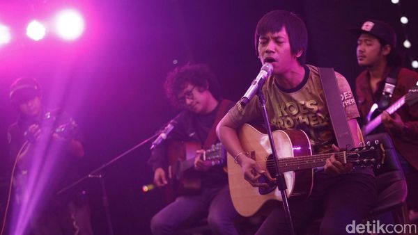 Nyanyi Bareng DMasiv di dHOT Music Day Yuk!