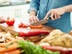 Studi: Masak Sendiri dan Bawa Bekal Bisa Bikin Langsing Lho