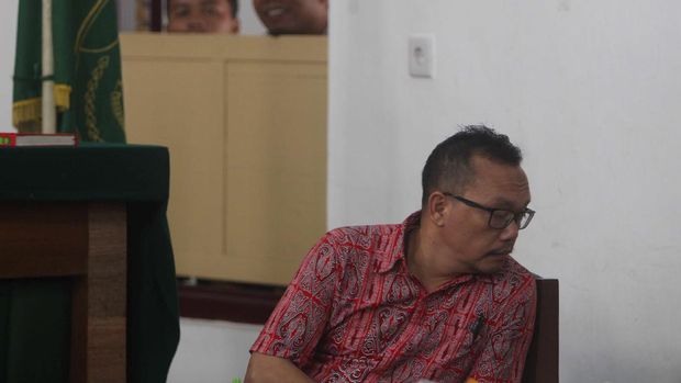Ramadhan Pohan dalam sidang di Pengadilan Negeri Medan, 2017.
