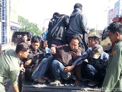 Angkot Mogok, Warga Ramai-ramai Naik Mobil Dinas Pemkot Bandung