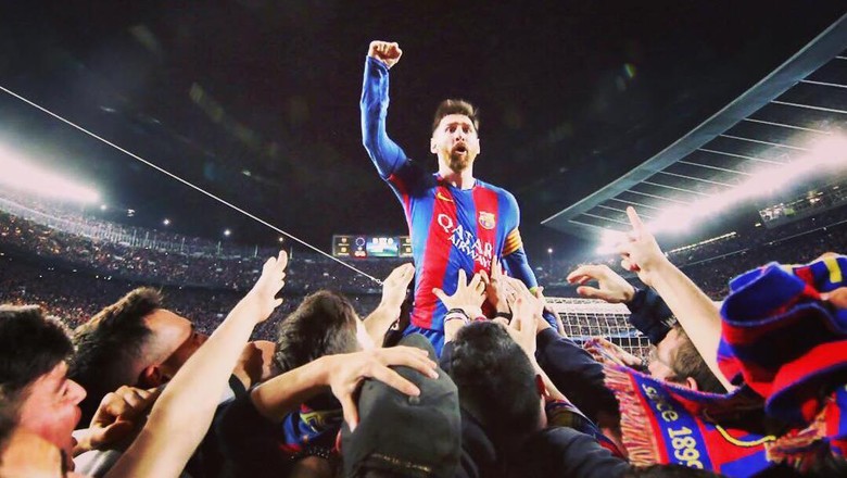Barca Menang Dramatis, Messi Merayakan Bersama Fans