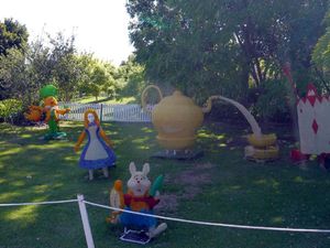 Imutnya Taman Alice in Wonderland Hingga Cinderella di Australia
