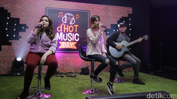 Penampilan Manis JB & Petty di dHOT Music Day