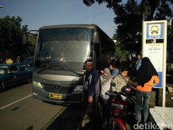 Angkot Mogok Massal di Bandung, Polisi pun Jadi Sopir Dadakan