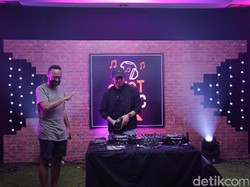 Malam Belum Berakhir! Bleu Clair x Kamga Bikin Gerah dHOT Music Day