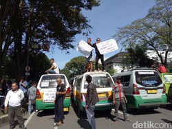 Pemkot Bandung Siapkan Mobil Dinas Antisipasi Sopir Angkot Demo