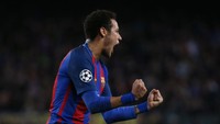 Menit 88: Gol tendangan bebas Neymar. Barcelona 4-1 PSG. Barca masih ketinggalan agregat 4-5 (Foto: Reuters / Sergio Perez).