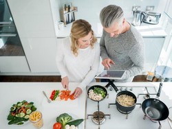 Sebaiknya Interior Dapur Tak Berwarna Putih, Ini Alasannya