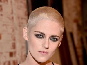 Alasan Kristen Stewart Potong Rambut Hingga Hampir Botak