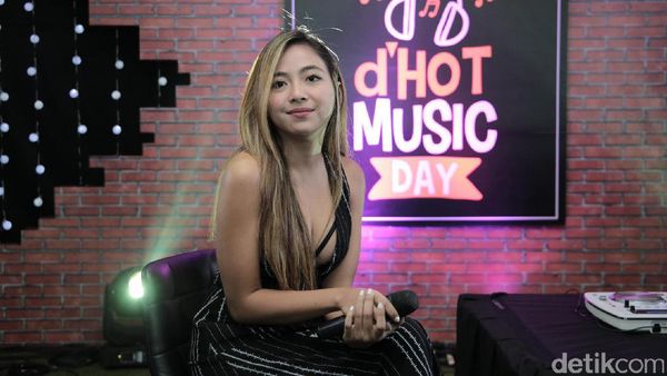 Seksinya Nadia Vega di dHOT Music Day