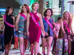 Scarlett Johansson Tampil Pinky di Pesta Lajang Rough Night