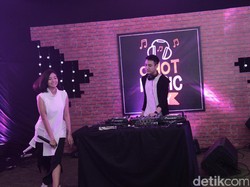 Partygoers! Midnight Quickie Panaskan dHOT Music Day Malam Ini
