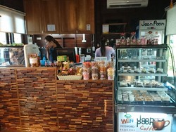 Menyesap Secangkir Kopi di Perbatasan Thailand-Laos