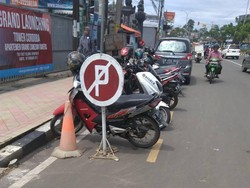 Trotoar Jadi Pangkalan Ojek di Margonda Dikeluhkan Pejalan Kaki