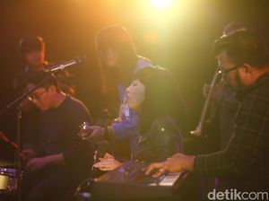 Pandai Besi dan Cerita Tentang Lagu Rintik