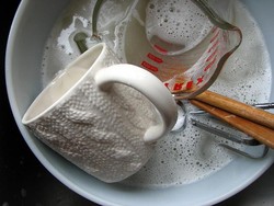 Kemenkes Sebut Virus Corona Gampang Rusak oleh Detergen