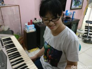 Cerita di Balik Lukisan Indah Seorang Gadis dengan Autisme