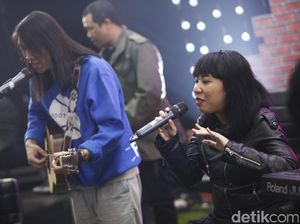 Penampilan Pandai Besi Nyanyikan Lagu Hujan Jangan Marah