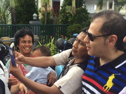 Warga ke Rombongan Raja Salman: Assalamualaikum Pangeran, Foto Ya