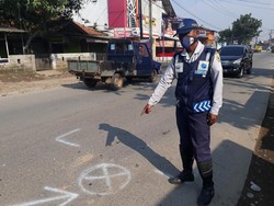 Motor Terjatuh, Ai Tewas Tertabrak Truk di Baleendah Bandung