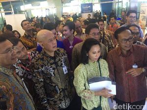 Rini Ngopi Bareng Dubes Inggris di Garuda Travel Fair