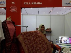 UKM Ini Tawarkan Songket Benang Emas Seharga Rp 100 Juta