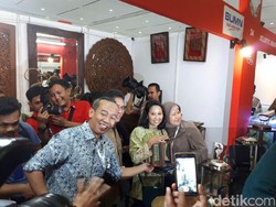 Rini Buka Pameran Telkom Craft di JCC