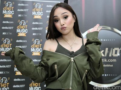 Ini Duck Face ala Angela Vero