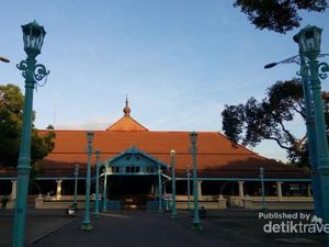 Sapi Kurban Jokowi di Solo Berulah, Tenda Penyembelihan Nyaris Roboh Sapi Kurban Jokowi di Solo Berulah, Tenda Penyembelihan Nyaris Roboh