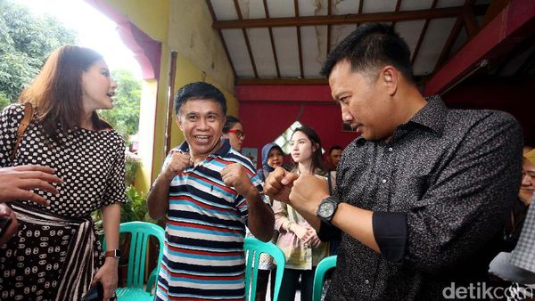 Menpora Jenguk Ellyas Pical